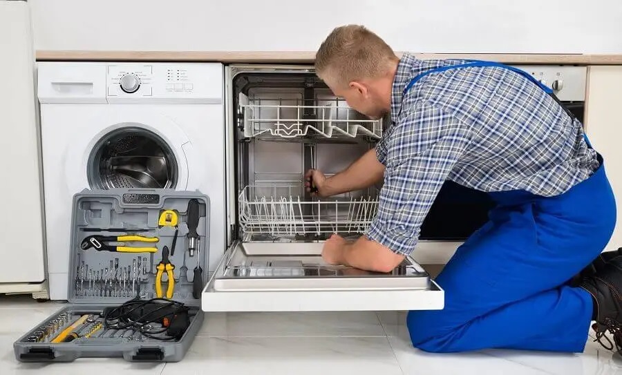 Beypazarı Siemens servisi teknisyen ekibi beyaz eşya tamiri yaparken